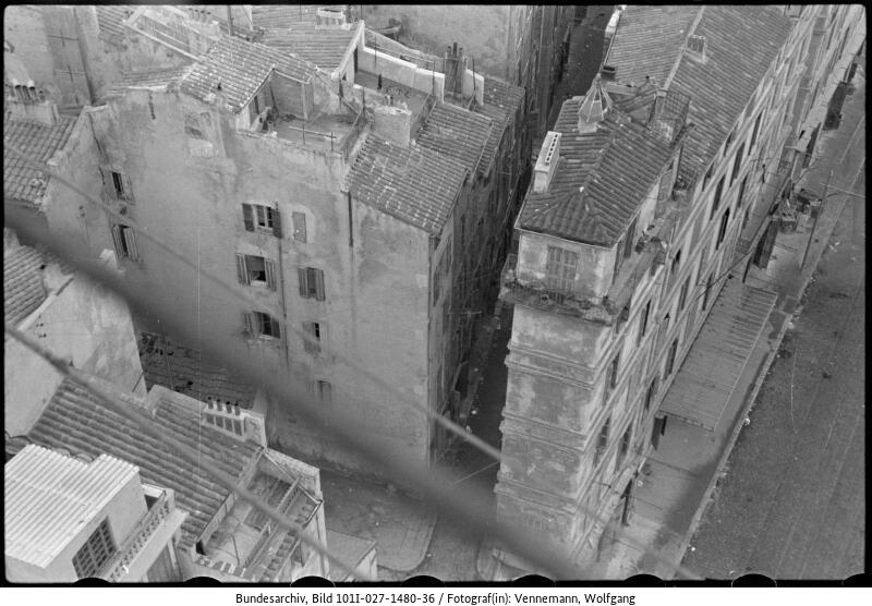 Bild 101I-027-1480-36_fontaine rouvire